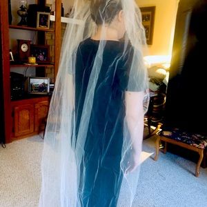 Brand new light ivory custom made 4’ bridal veil
